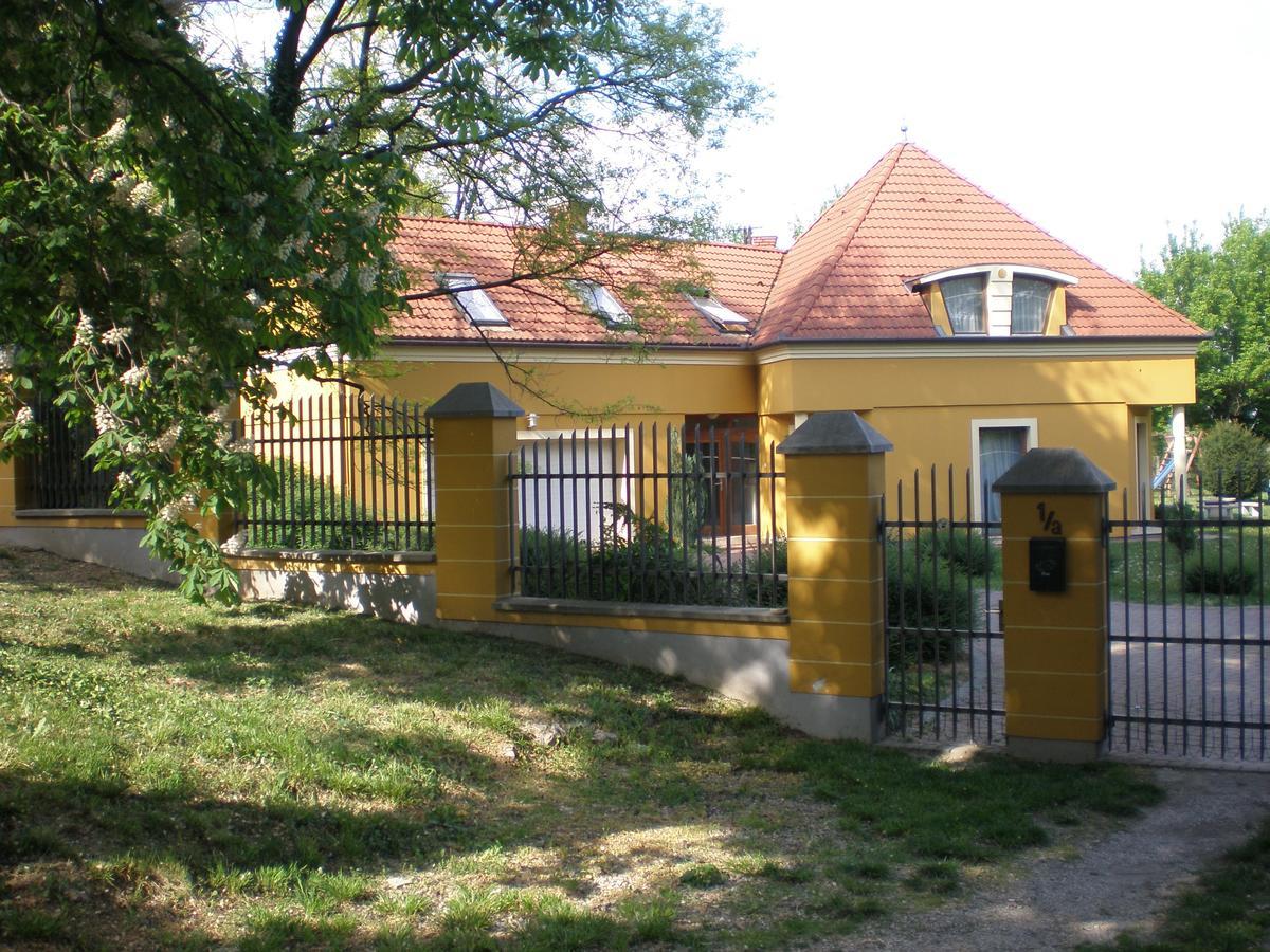 Anonim Apartman Villany Exterior photo